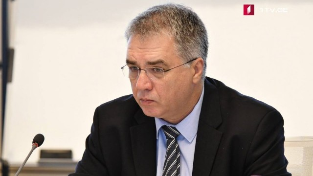 Gürcüstanda vitse-spikerin mandatı əlindən alınıb