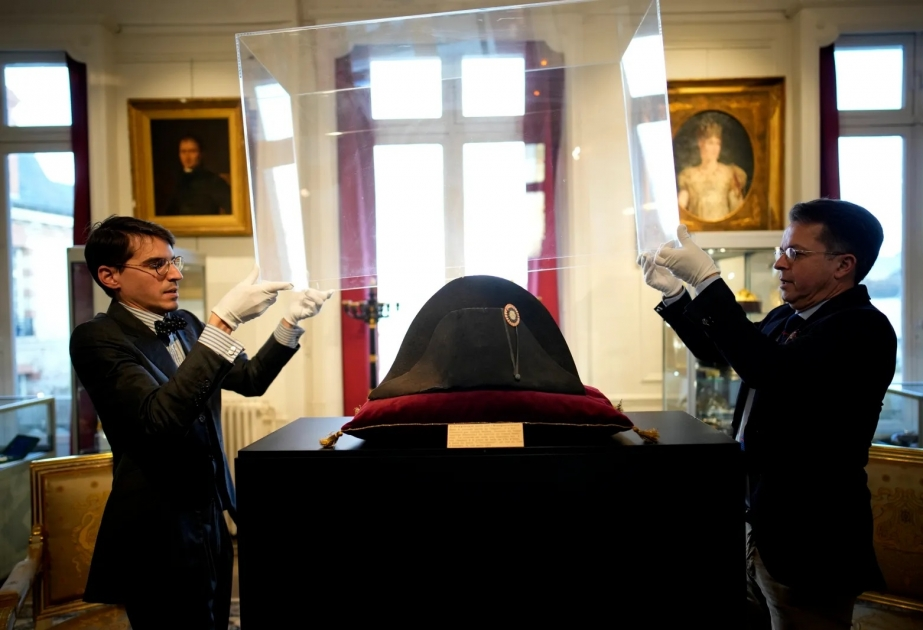 Napoleonun papağı hərracda 1,9 milyon avroya satılıb