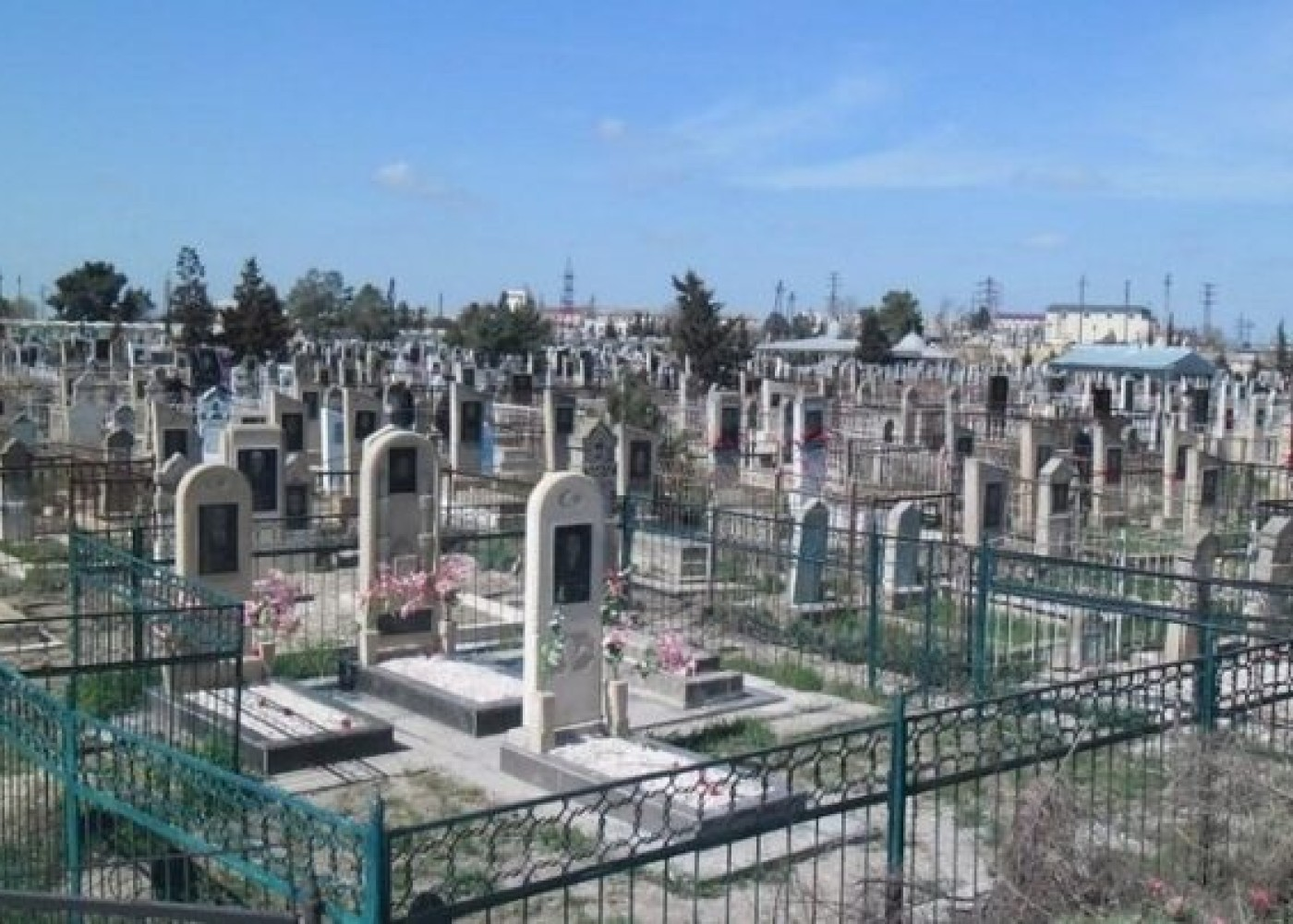 Lənkəran sakini 30-dan çox məzarın məhəccərlərini oğurladı