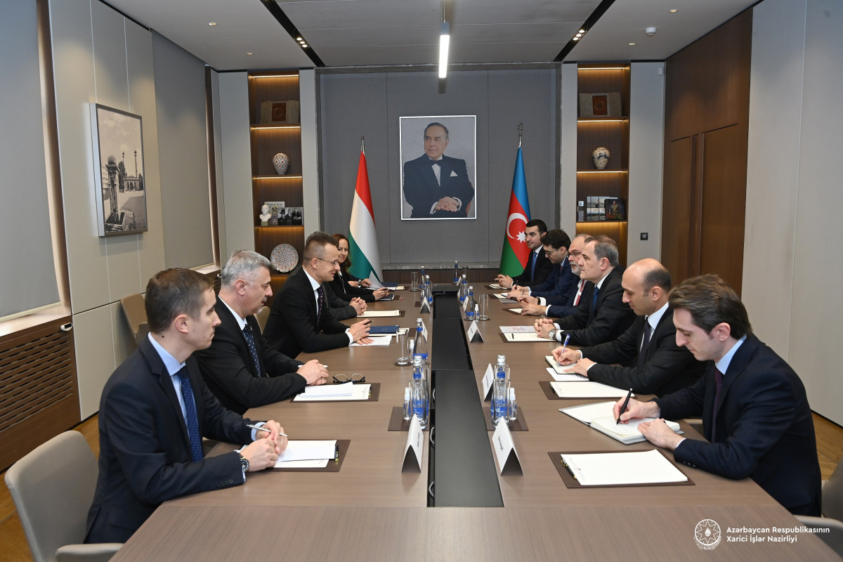 Azərbaycan və Macarıstan XİN rəhbərləri regional vəziyyəti müzakirə edib