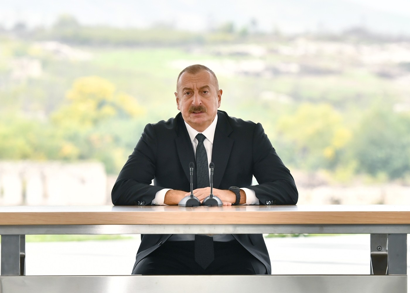 "Qarabağda yaşayan insanların iki seçimi var" - Prezident