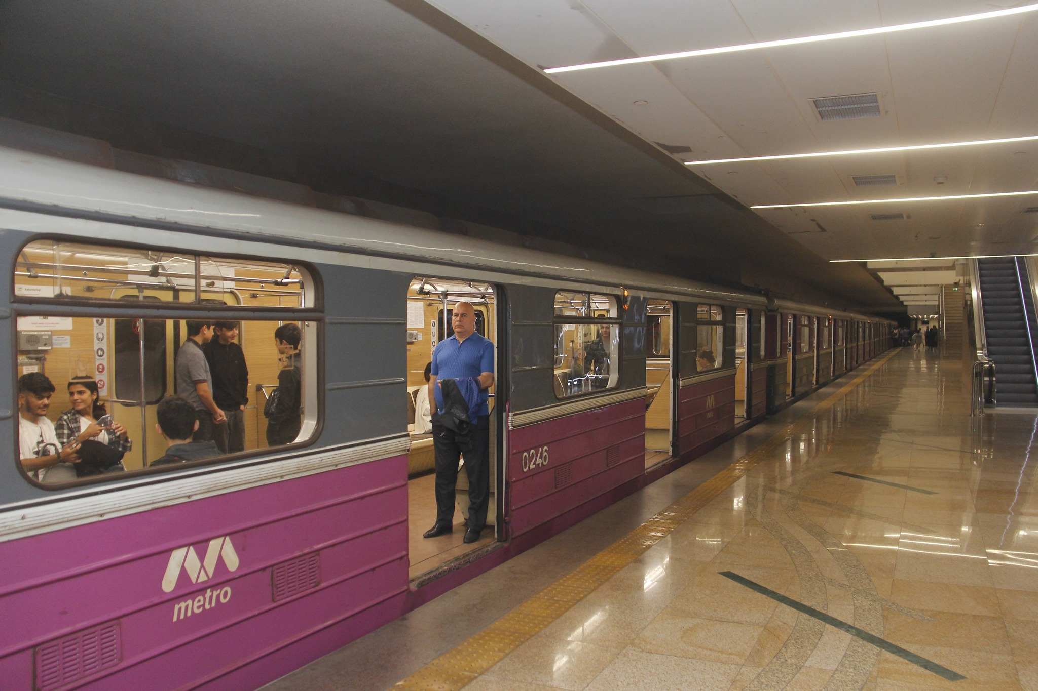 Metroda qatarlar niyə yayda isti, qışda soyuq olur? - AÇIQLAMA