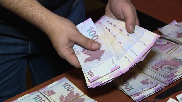 Azərbaycanda bu şəxslər 3 min manatdan çox maaş alır
