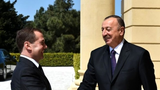 Dmitri Medvedev İlham Əliyevi təbrik edib