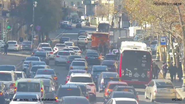 Bakıda təmir işləri tıxaca səbəb oldu