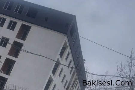 Xırdalan şəhərində beşmərtəbəli binanın 6-cı mərtəbəsi qanunsuz artırılıb? - FOTOLAR
